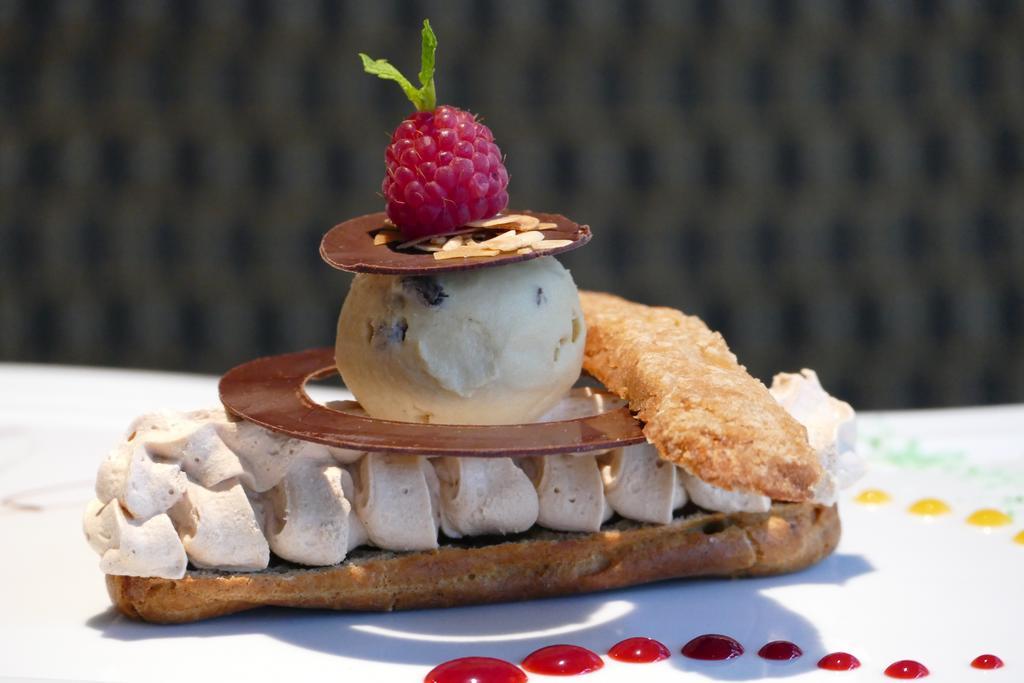 Logis Hotels Le Champalud Restaurant La Citadelle Oree-d'Anjou Экстерьер фото