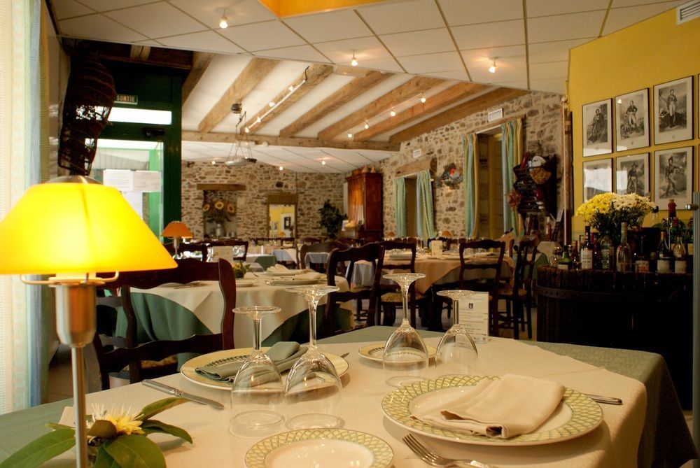 Logis Hotels Le Champalud Restaurant La Citadelle Oree-d'Anjou Экстерьер фото