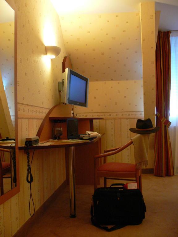 Logis Hotels Le Champalud Restaurant La Citadelle Oree-d'Anjou Номер фото