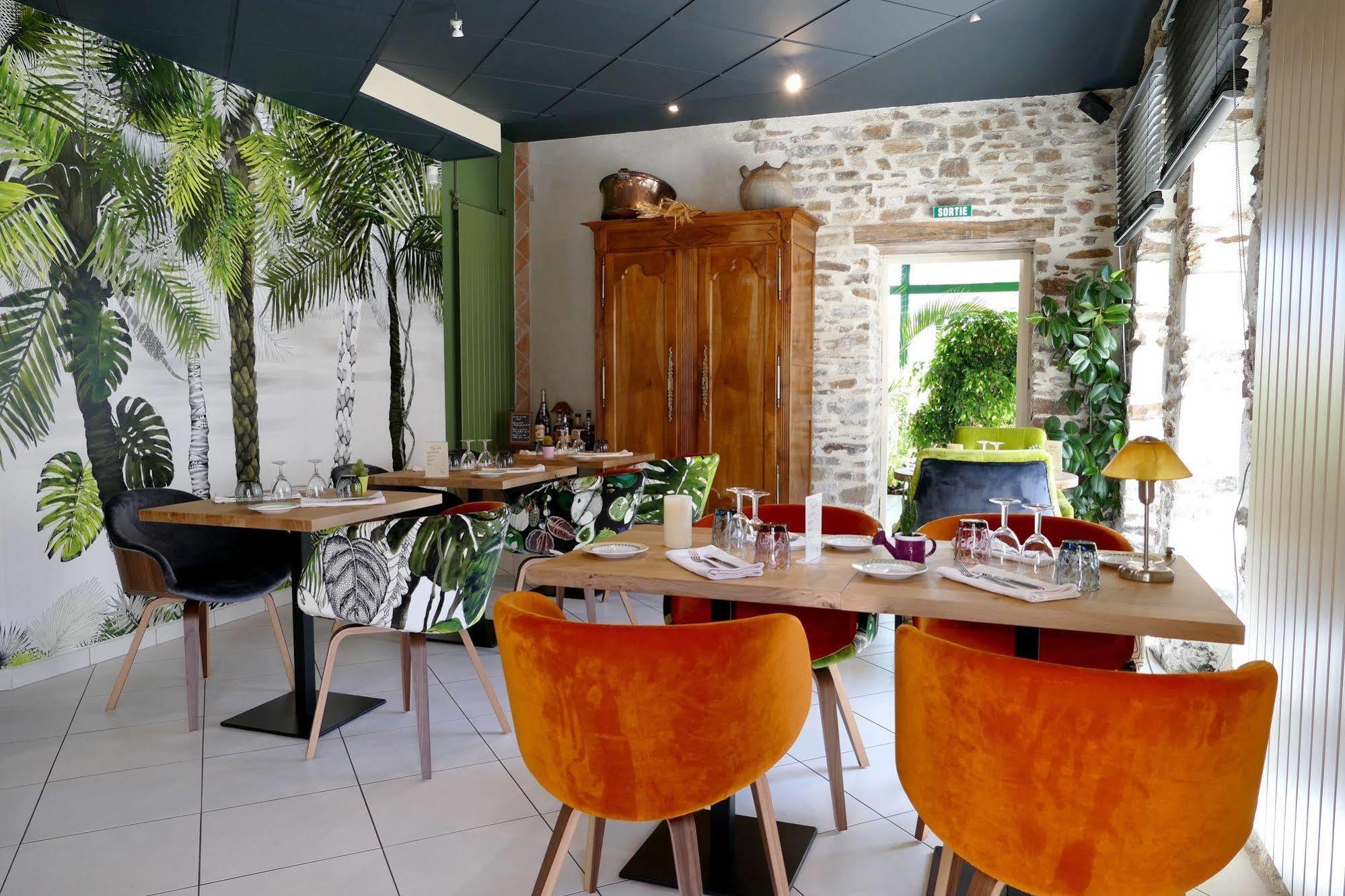 Logis Hotels Le Champalud Restaurant La Citadelle Oree-d'Anjou Экстерьер фото
